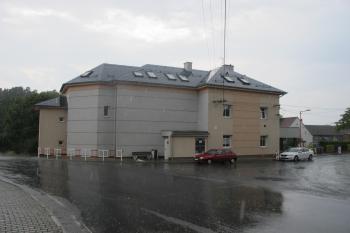 vých.strana zámku (© D Dohňanský, 08/2018)