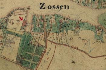 Zámek (označen šipkou) se zahradou na Císařském povinném otisku map stabilního katastru Moravy a Slezska z r. 1836. (© zdroj: http://archivnimapy.cuzk.cz)