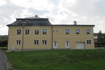 vých.strana zámku (© D Dohňanský, 10/2017)
