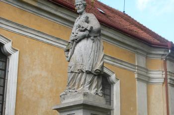 Sv. Jan Nepomucký v Úvalech (© Jiří Špaček, 08/2016)