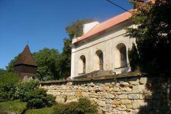 Sudoměř - kostel se zvonicí (© Jiří Špaček, 08/2016)