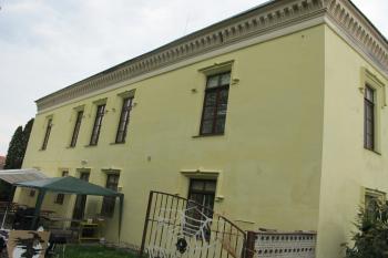 sev strana střední nejstarší části zámku (© D Dohňanský, 05/2017)