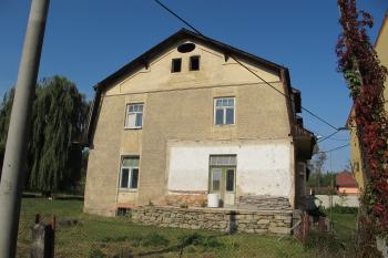 pohled na hlavní zám.budovu od jv. (© D Dohňanský, 10/2017)