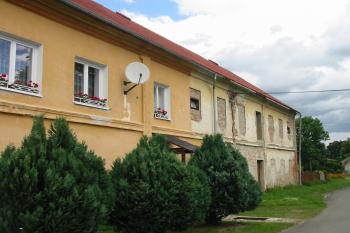 Vých. průčelí jv. křídla (© Dušan Dohňanský 07/2020)