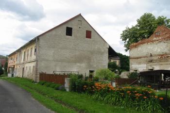 Jv. křídlo od sv. (© Dušan Dohňanský 07/2020)