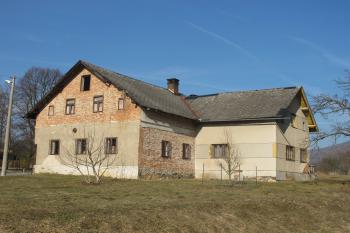 Jz.nádvorní průčelí ( © Dušan Dohňanský 04/2019)