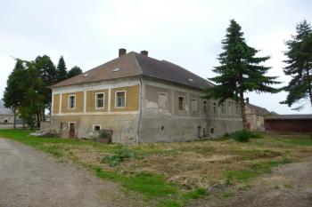 Žáky-nová tvrz (© Vlastislav Mareček, 05/2016)