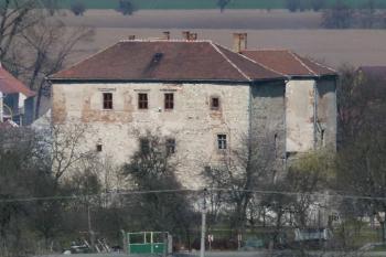 Kurovice - tvrz (© zdeněk komínek, 03/2011)