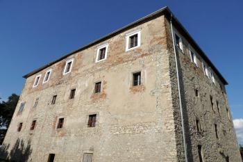 jihozápadní nároží hrádku ( © Jan P. Štěpánek 06/2014)