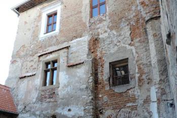 jižní fasáda nádvoří s renesanční přístavbou ( © Jan P. Štěpánek 06/2014)