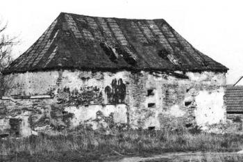 tvrz před destrukcí, stav r. 1983 (© Pavel Zany Komárek 09/2016)