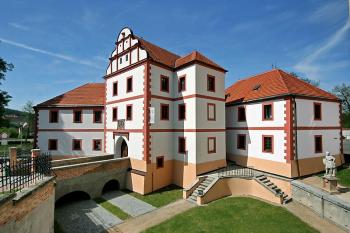 Starý zámek ( © Luděk Pitter 05/2007)