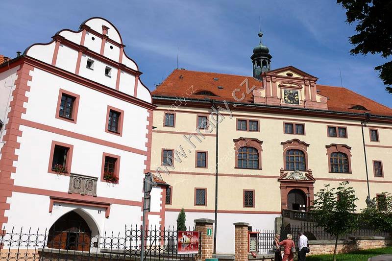 Lnáře