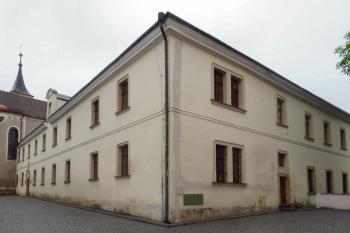 augustiniánský konvent s kostelem Nenabevzetí P.Marie-Domažlice (© Vlastislav Mareček, 06/2016)