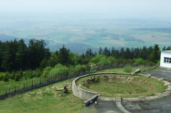 Výhled k rozhledně Grenzlandturm (© Zdeněk Krajdl, 05/2009)