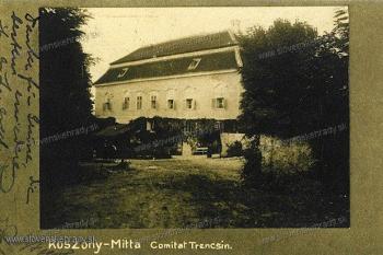 Zámek na dobové fotografii (© zdroj: http://www.slovenskehrady.sk)