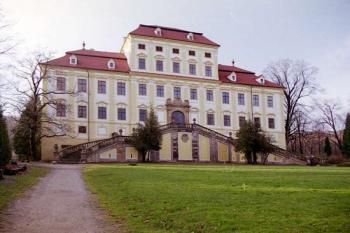 Zámek Červený Hrádek (© 2002 Jiří Čížek)