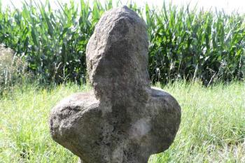 přední strana martinického smírčího kříže ( © Jan P. Štěpánek 08/2016)