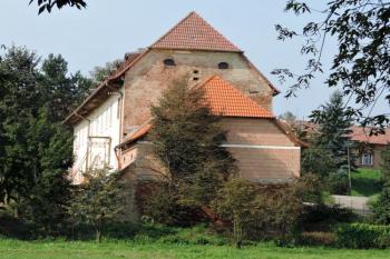 pohled na zámek od jihovýchodu ( © Jan P. Štěpánek 09/2014)