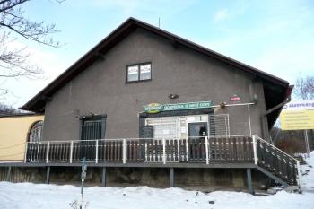jihozápadní štítové průčelí bývalého zámečku (© Jan P. Štěpánek 01/2011)