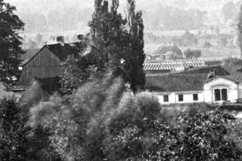 pohled na mansardovou střechu zámečku v jeho původní podobě před přestavbou - foto z doby kolem r. 1863 ( © archiv SOkA F-M)
