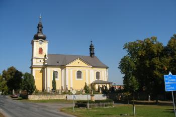 Chroustov - kostel (© Jiří Špaček, 09/2016)