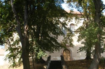 Pozdeň - schodiště ke kostelu (© Jiří Špaček, 09/2016)