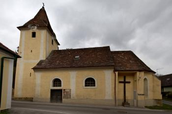 kostel od jihu (© Pavel Zany Komárek 16. 4. 2016)