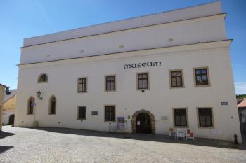 Jindřichův Hradec-bývalý jezuitský seminář s gymnasiem a kaplí sv. Víta (© Vlastislav Mareček, 08/2016)