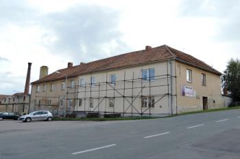 celkový pohled na objekt zámku do severu  ( © Jan P. Štěpánek 09/2014)