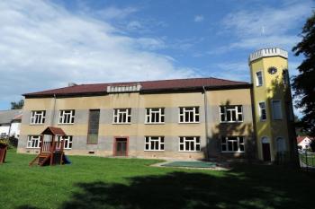 jižní průčelí jižního křídla zámku před rekonstrukcí fasády ( © Jan P. Štěpánek 08/2014)