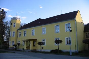 hlavní,vých.průčelí (© D Dohňanský, 04/2016)