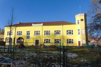 Jižní parkové průčelí (© Dušan Dohňanský  02/2023)