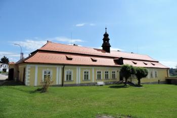 nádvorní průčelí zámku  ( © Jan P. Štěpánek 08/2014)