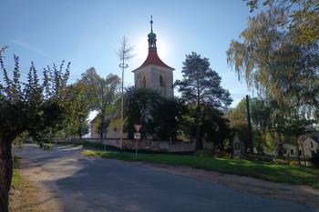 pohled na kostel z jihozápadu (© Jaroslav Špiroch  10/2026)