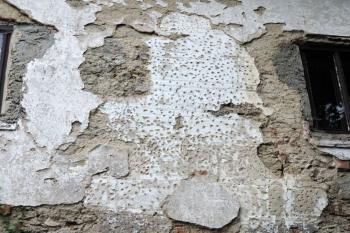 zachovalé pozůstatky psaníčkových sgrafit na severní frontě zámku (© Jan P. Štěpánek 08/2014)