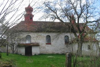 Vnější strana vých. křídla zámku - dnes kostel (© D Dohňanský, 04/2016)