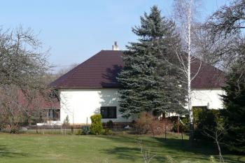 nádvorní jižní průčelí zámečku ( © Jan P. Štěpánek 03/2011)