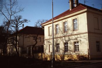 Raudnitzův dům Praha 5-Hlubočepy (© Vlastislav Mareček, 11/2002)