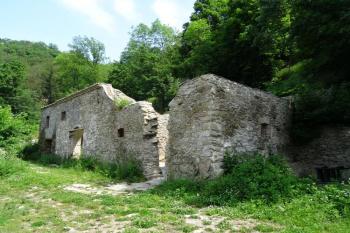 zakonzervovaná zřícenina papírny (© Jan P. Štěpánek 05/2016)