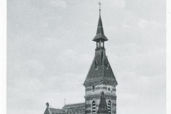 Kostel na dobové pohlednici z r. 1912. (© zdroj: http://www.farnost-bilovice.cz)