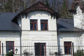 vých.část zámku (© D Dohňanský, 05/2017)