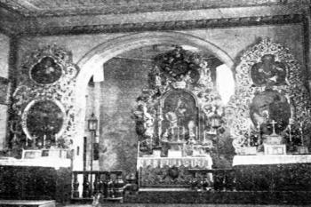 pohled do presbytáře na počátku 20. století (© Antonín Podlaha: Posvátná místa království Českého; Díl 4., Vikariáty: Kolínský a Rokycanský, Dědictví sv. Jana Nepomuckého, Praha 1910)