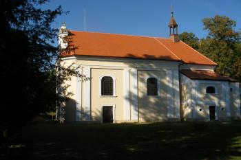 Hlušice - kostel (© Jiří Špaček, 9/2016)