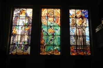 Holešovice - okenní vitráže v Husově sboru (© Jiří Špaček, 10/2015)