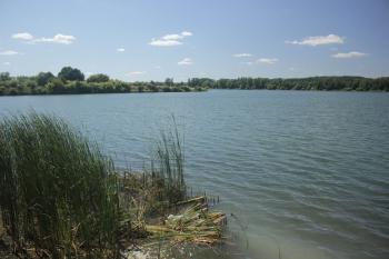 Pohled na jezero ze severovýchodu. (© Luděk Vláčil 08/2015)