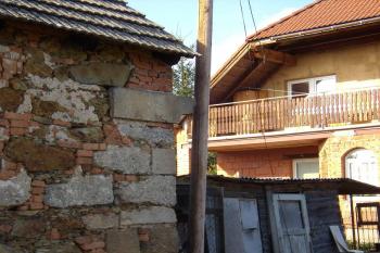 druhá konzola ze zámku - zazděna v novostavbě (© Petr Pospíšil, 11/2014)