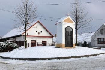 Kaplička na "Hradě" v Ledenicích  (© Jiří Cukr, 12/2009)