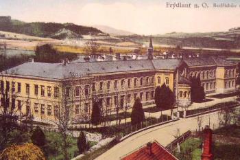 pohled z kostelní věže na klášter před dostavbou 2. polopatra  - počátek 20. století ( © Beskydy a Pobeskydí 1895-1939 (V Peter a kol.))