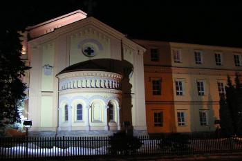 Noční pohled na klášter s kaplí. ( © Jan P. Štěpánek 03/2006)
